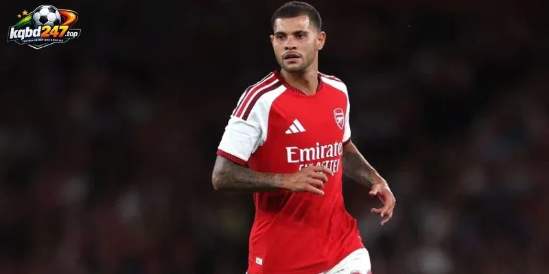 Arsenal đón tin không vui sau ngày đăng quang